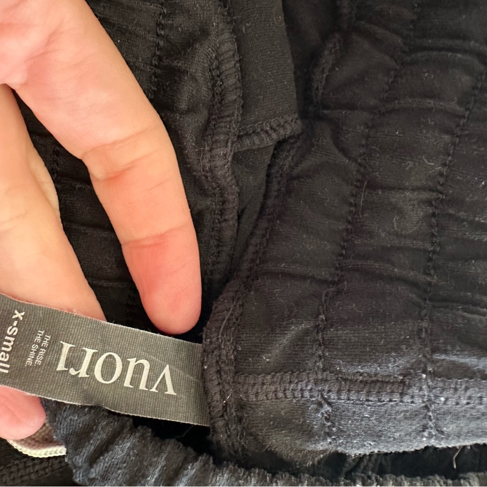 Vuori halo shorts - Picture 3 of 3